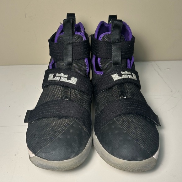 Nike Lebron Soldier basketball shoes - Picture 1 of 7